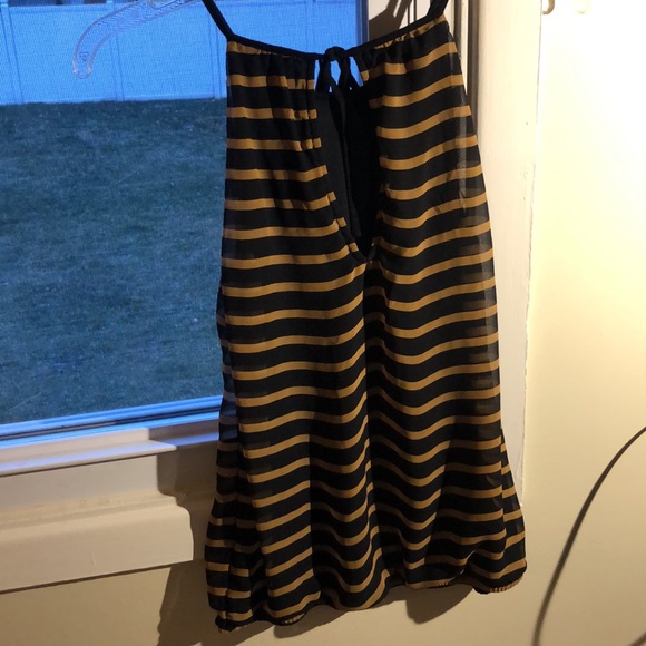 Express Sleeveless Blouse - Picture 3 of 3